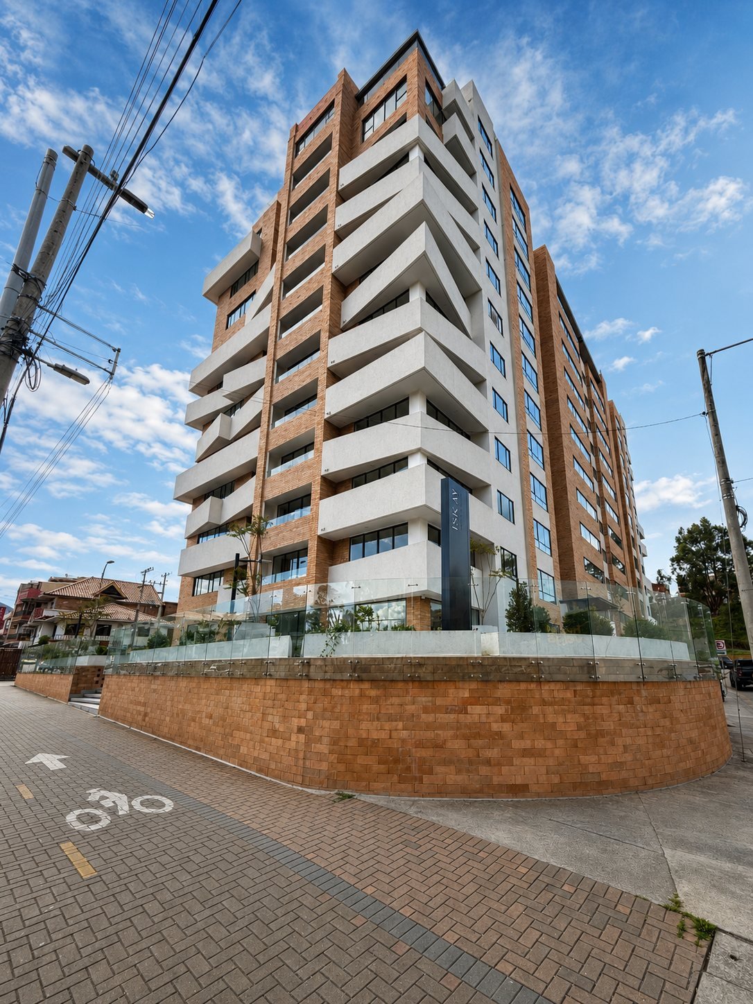 Suite semiamoblada en renta – Edificio Iskay, Av. Ordóñez Lasso